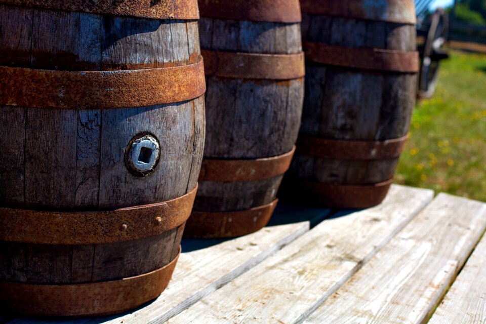 Wine barrel wine storage