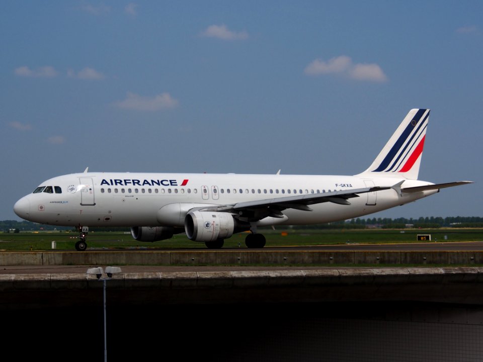 Taxiing F-GKXA Air France Airbus A320-211 - cn 287 pic2