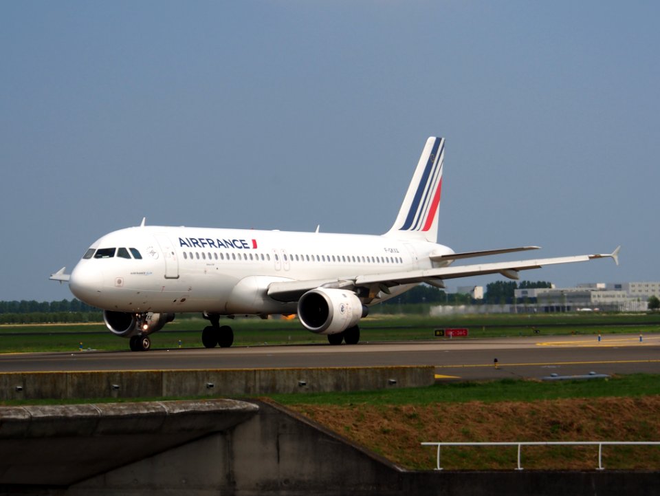 Taxiing F-GKXA Air France Airbus A320-211 - cn 287 pic1