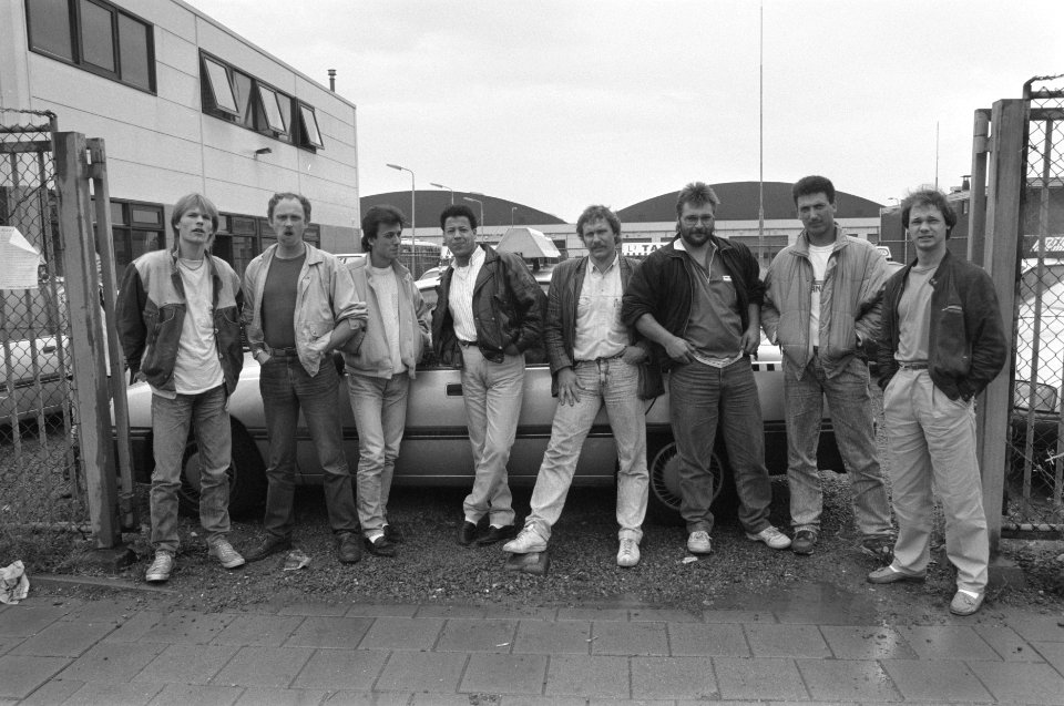 Taxichauffeurs houden hun bedrijf (garage Monteiro) in Amsterdam Noord bezet, Bestanddeelnr 934-2861