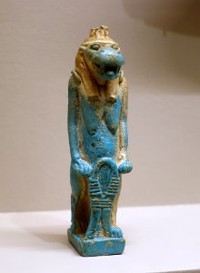 Taweret (Thoueris) goddess figurine, Egypt, Thebes, tomb 34, Late Period, c. 664-332 BC, faience - Harvard Semitic Museum - Cambridge, MA - DSC06200