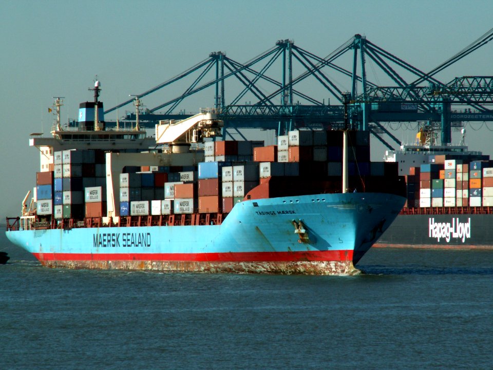 Tasinge Maersk starboard Port of Antwerp 10-Oct-2005