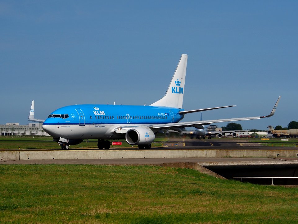 Taxiing PH-BGL KLM Royal Dutch Airlines Boeing 737-7K2(WL) - cn 30369 pic1