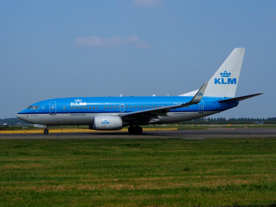 Taxiing PH-BGP KLM Royal Dutch Airlines Boeing 737-7K2(WL) - cn 38127 pic1