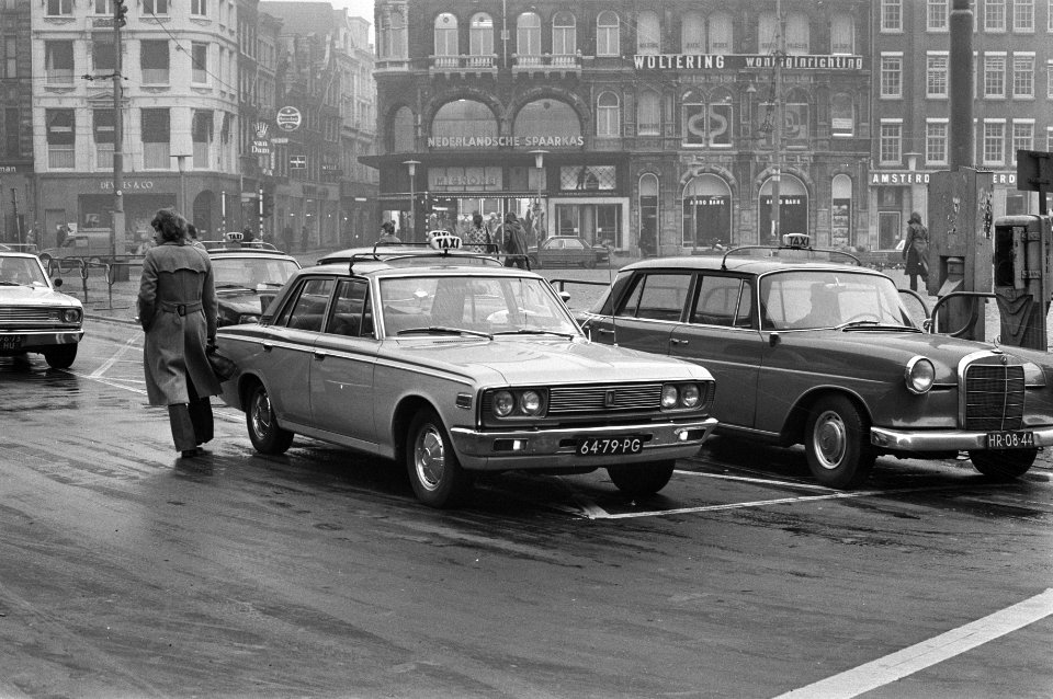 Taxistaking in Amsterdam, taxis, Bestanddeelnr 925-3856