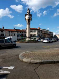 Tassin-la-Demi-Lune - Place Pierre Vauboin - Horloge Charvet (1)