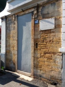 Tassin-la-Demi-Lune - Avenue de la République - Ancienne porte au numéro 68 et plaque