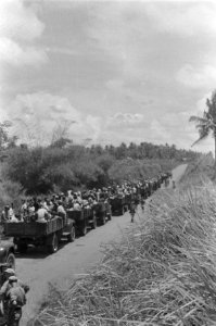 Tasikmalaja Voor de evacuatie van de TNI troepen een hele organisatie kijken N, Bestanddeelnr 1520-3-2
