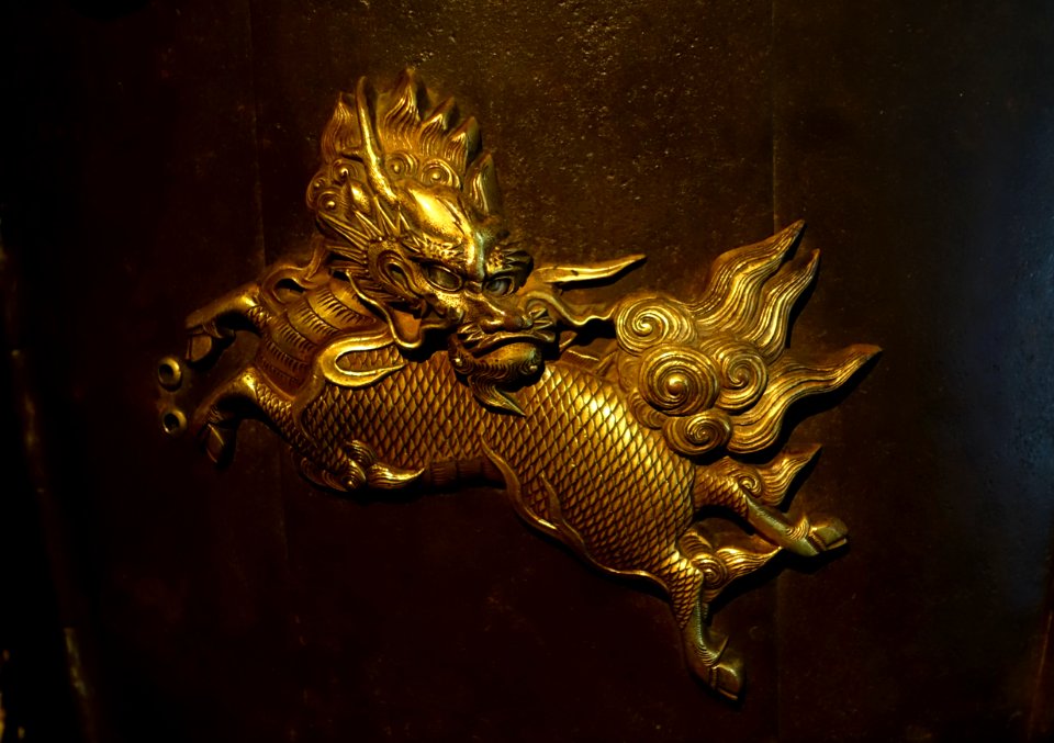 Tatehagido armor, signed Takakage, Japan, early Edo period, 1600s AD, iron, leather, gold, fur (detail) - The Ann and Gabriel Barbier-Mueller Museum - DSC05498
