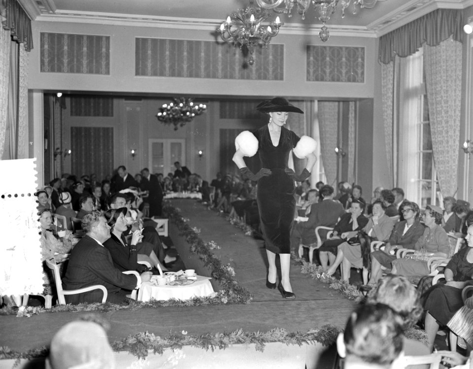 Tath Mannequins op Kasteel oud Wassenaar, Bestanddeelnr 907-3460