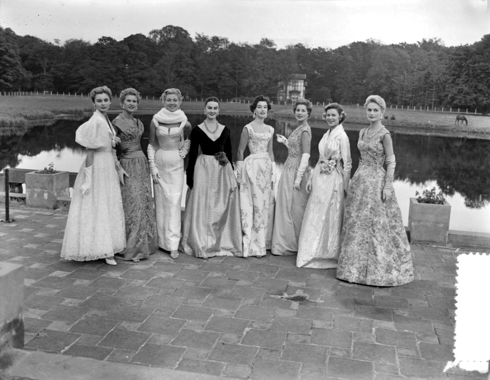 Tath Mannequins op Kasteel oud Wassenaar, Bestanddeelnr 907-3459