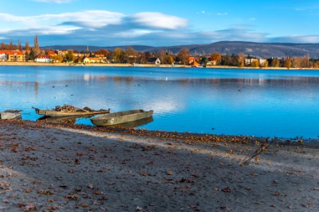 Tata Old Lake (150786553)