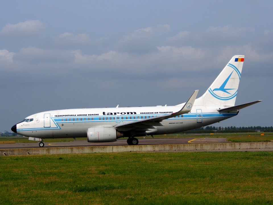Tarom Boeing 737-78J(w) YR-BGG cn 28442 taxiing 14july2013 pic-006