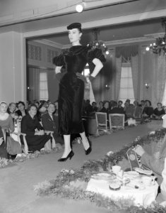 Tath Mannequins op Kasteel oud Wassenaar, Bestanddeelnr 907-3461