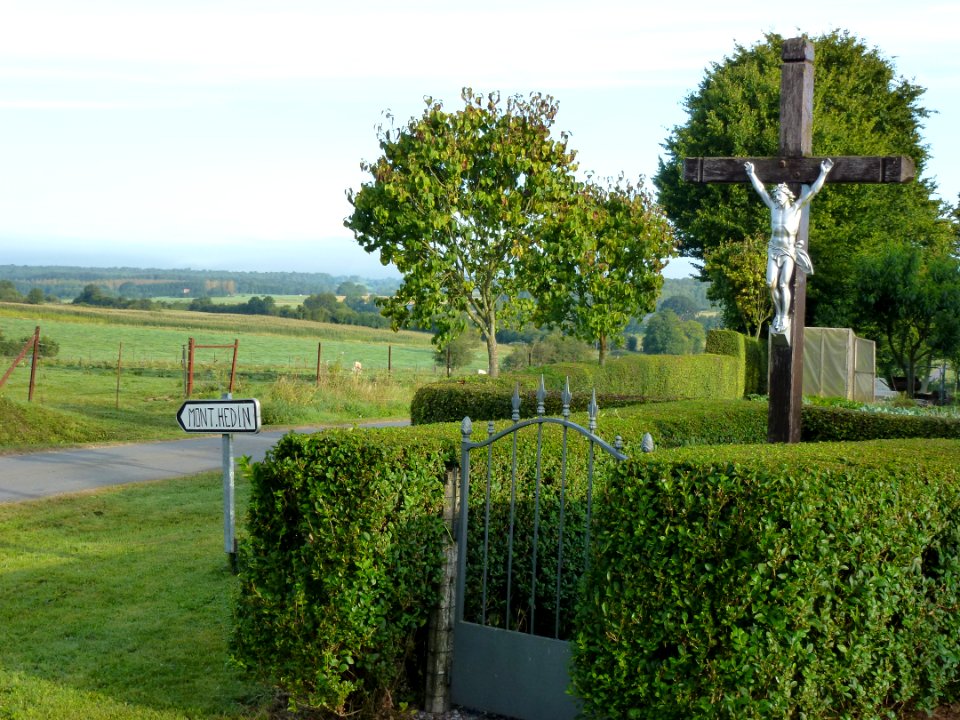 Tarzy (Ardennes) croix sortie nord