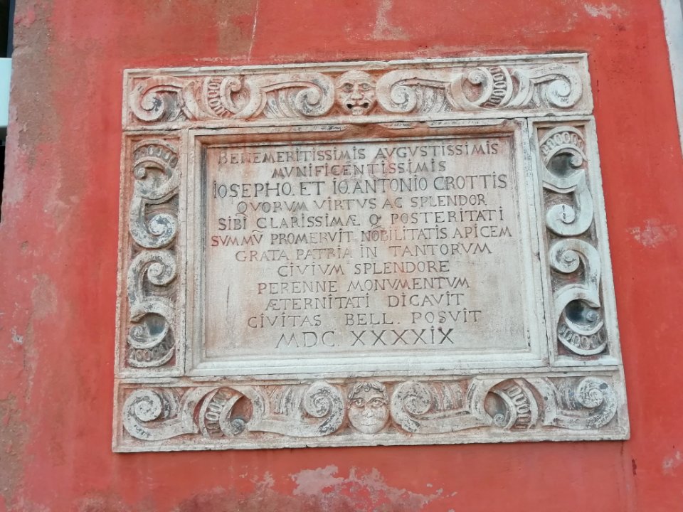 Targa a Giovanni Antonio Crotti