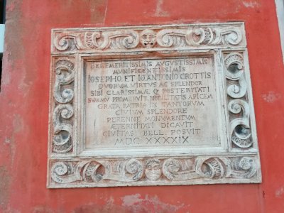 Targa a Giovanni Antonio Crotti