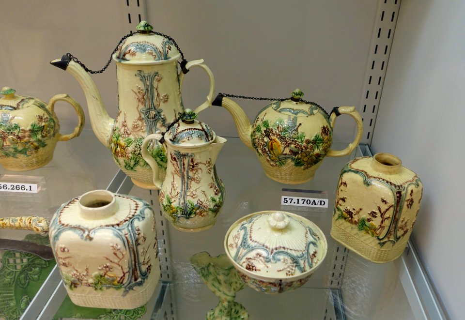 Tea set, William Greatbatch, 1765-1770, creamware with underglaze metallic oxides, HD 57.170 - Flynt Center of Early New England Life - Deerfield, Massachusetts - DSC04520