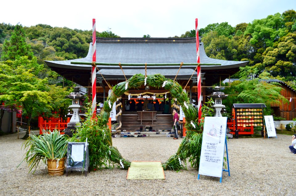 Tatsuta-taisha, haiden and chinowa