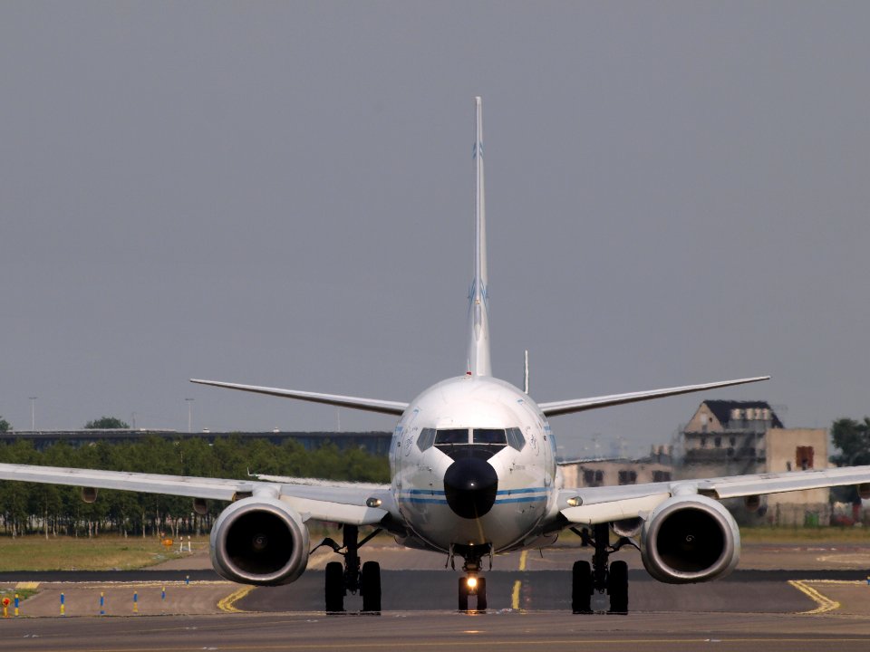 Tarom Boeing 737-78J(w) YR-BGG cn 28442 taxiing 14july2013 pic-001