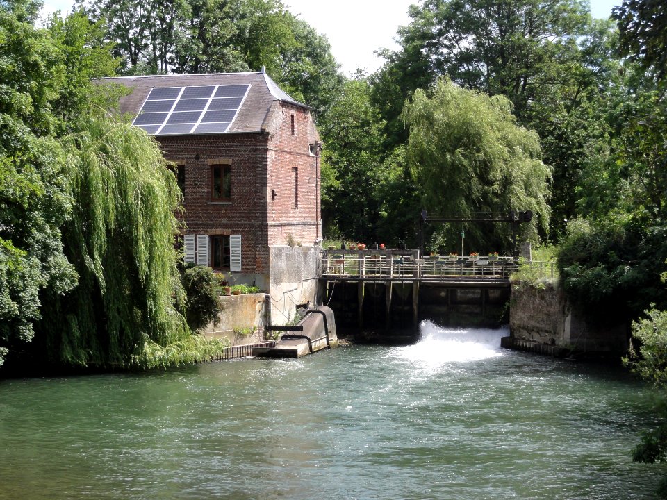 Tavaux-et-Pontséricourt (Aisne) moulin sur la Serre