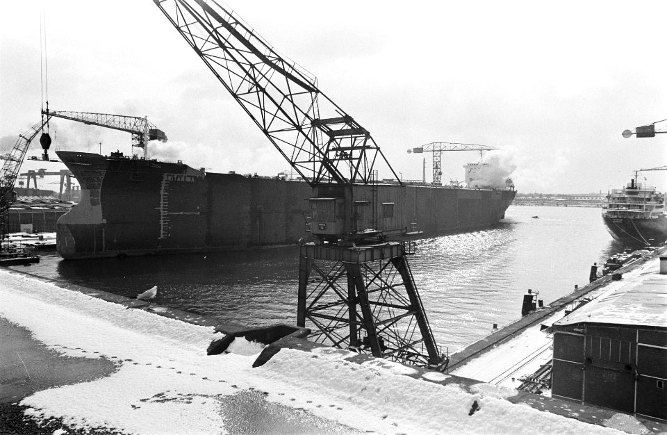 Tanker Fina Britannia 225.000 ton wordt gedoopt bij NDSM, Amsterdam, Bestanddeelnr 924-3253