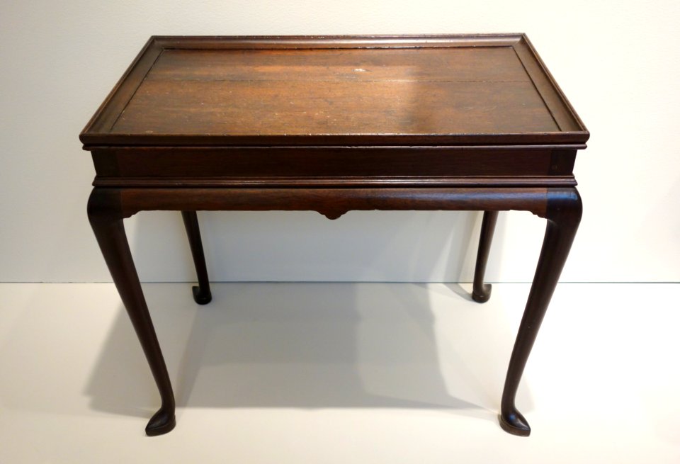 Tea Table, New York City, 1730-1745, mahogany - Chazen Museum of Art - DSC02523
