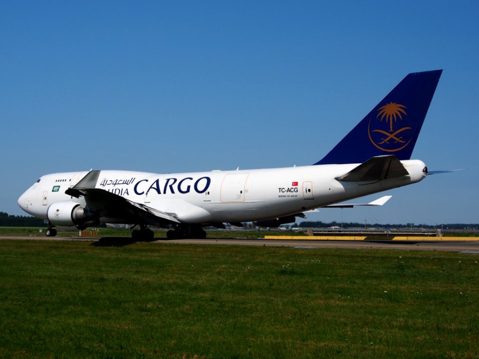 TC-ACG Saudi Arabian Airlines Boeing 747-481(BDSF) - cn 25641 taxiing 21July2013 pic-006