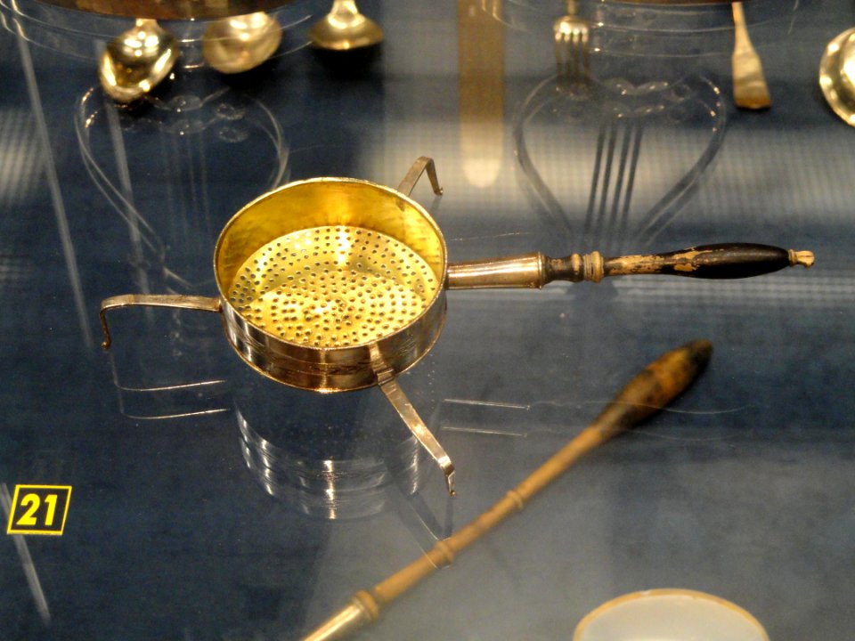 Tea strainer, Johan Zettersten, Lovisa, 1821 - National Museum of Finland - DSC03976