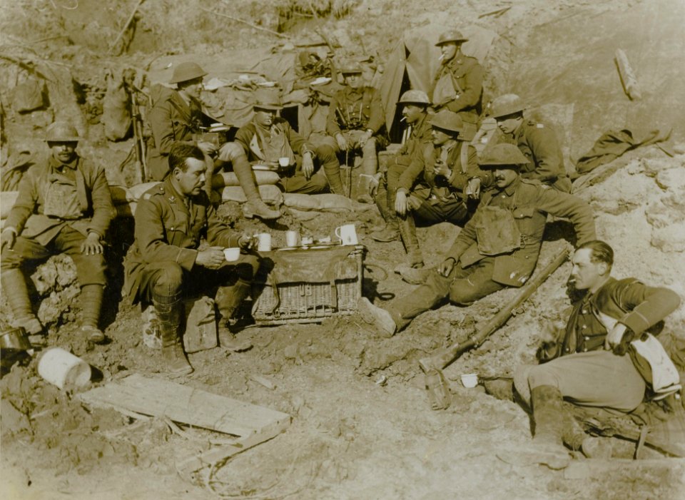 Tea time just behind the line, Bestanddeelnr 158-0107 (cropped)