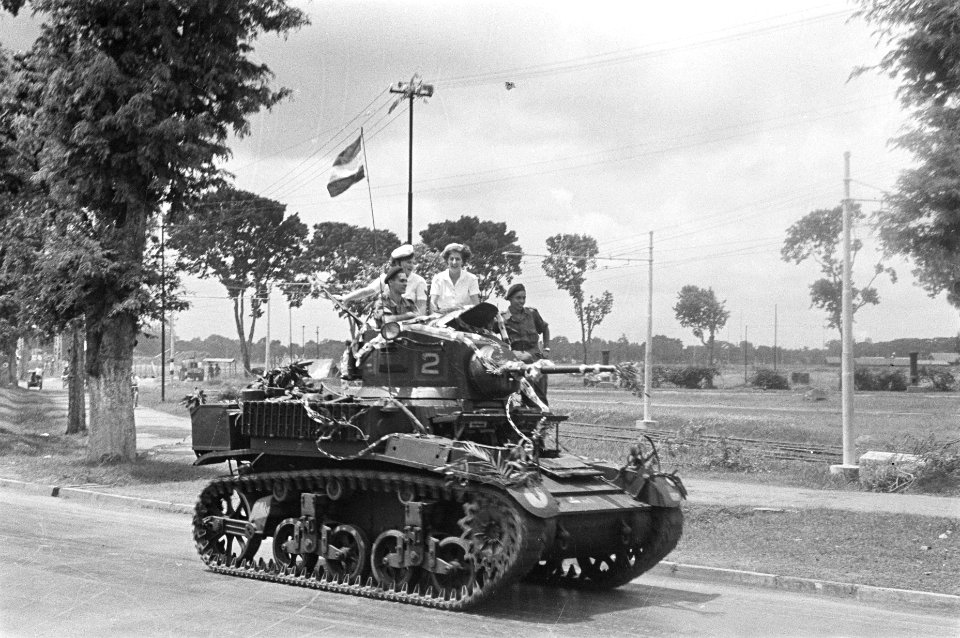 Tanks en trucks met de Nederlandse vlag, Bestanddeelnr 151-3-3