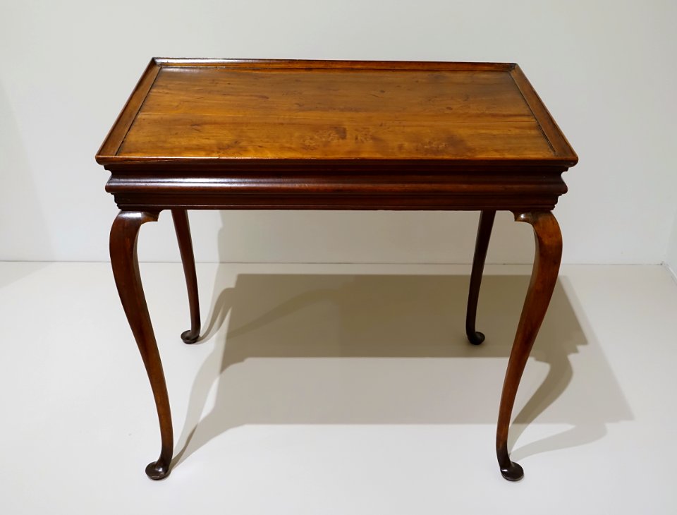 Tea table, probably Hartford, Connecticut, 1730-1750, cherry, eastern white pine - Dallas Museum of Art - DSC04909