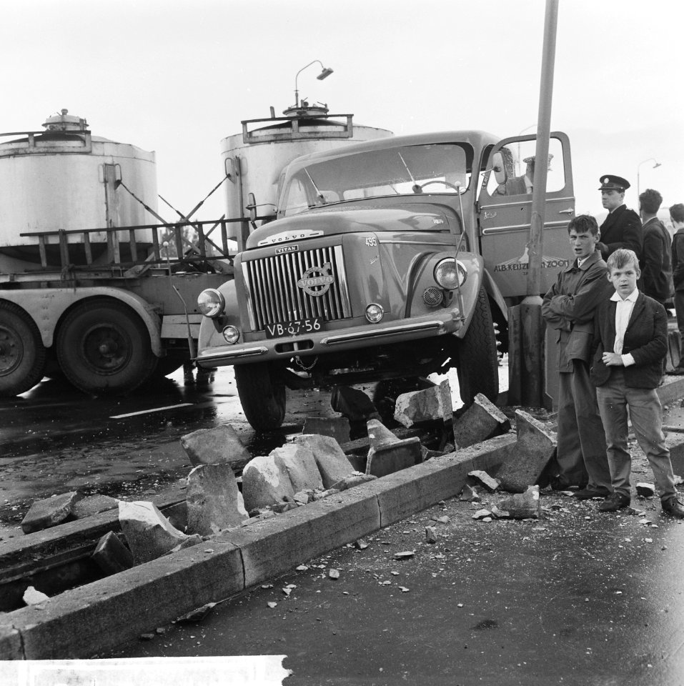 Tankwagen slipte op de Utrechtsebrug, overzicht, Bestanddeelnr 917-8676