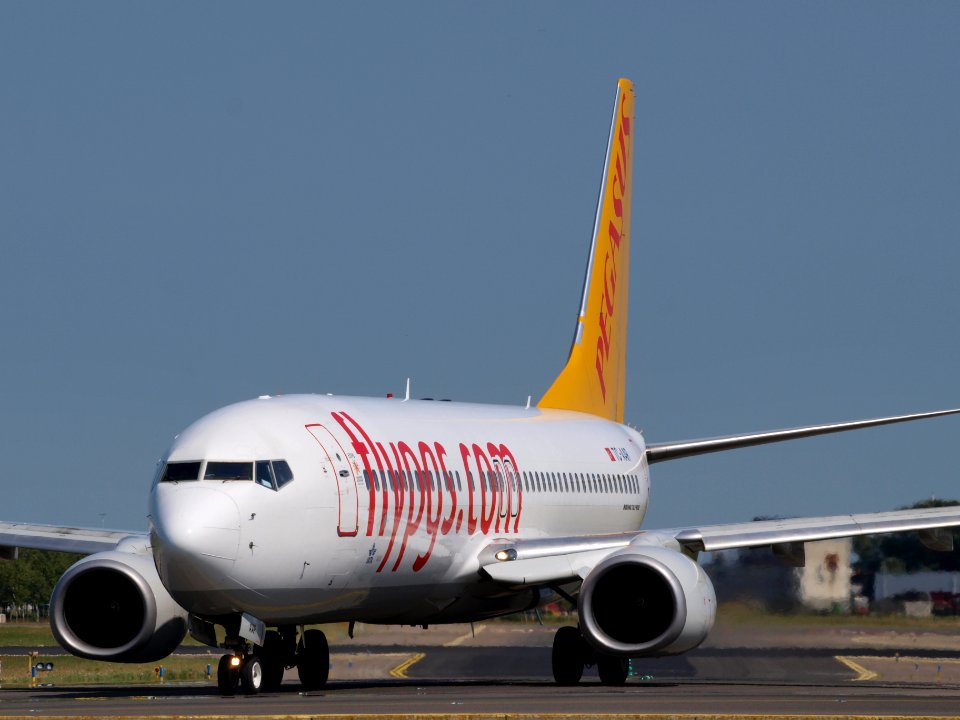 TC-AAR Pegasus Boeing 737-86N(WL) - cn 28624 taxiing 21July 2013 pic-002