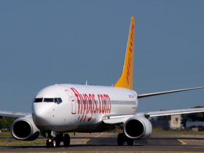 TC-AAR Pegasus Boeing 737-86N(WL) - cn 28624 taxiing 21July 2013 pic-002