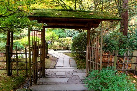 Tea garden gate - Portland Japanese Garden - Portland, Oregon - DSC08301