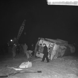 Tankwagen met 8000 liter propaan, geslipt op Hornweg in Amsterdam, Bestanddeelnr 914-5580