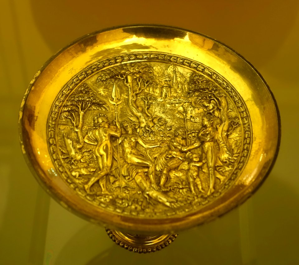 Tazza, perhaps from Holland, 1500s, gilt silver - Museu Nacional de Soares dos Reis - Porto, Portugal - DSC00502