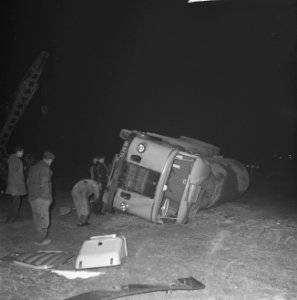 Tankwagen met 8000 liter propaan, geslipt op Hornweg in Amsterdam, Bestanddeelnr 914-5579