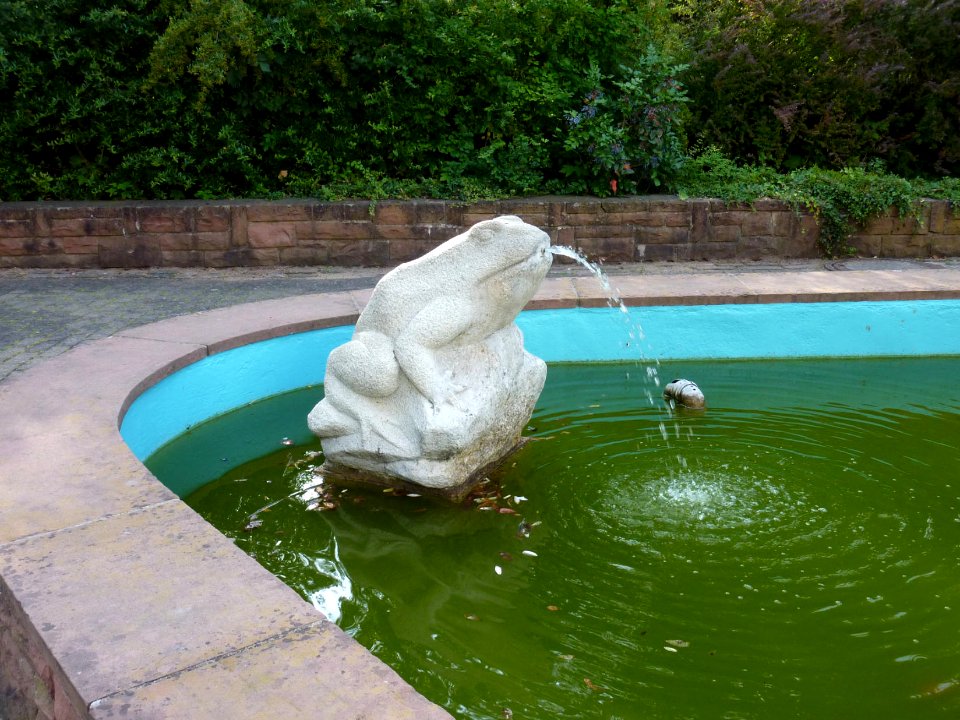 TBB Frosch Krötenbrunnen an der Schlossanlage (Tauberbischofsheim)