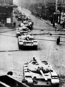 Tanks in straten van Boedapest in 1956, Bestanddeelnr 916-3071