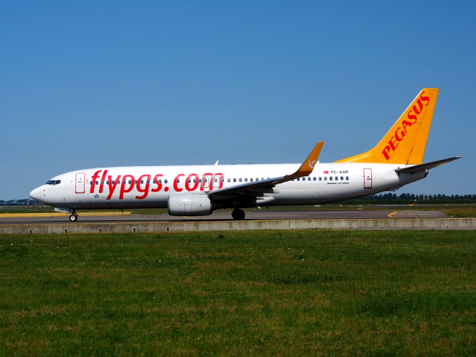 TC-AAR Pegasus Boeing 737-86N(WL) - cn 28624 taxiing 21July 2013 pic-005