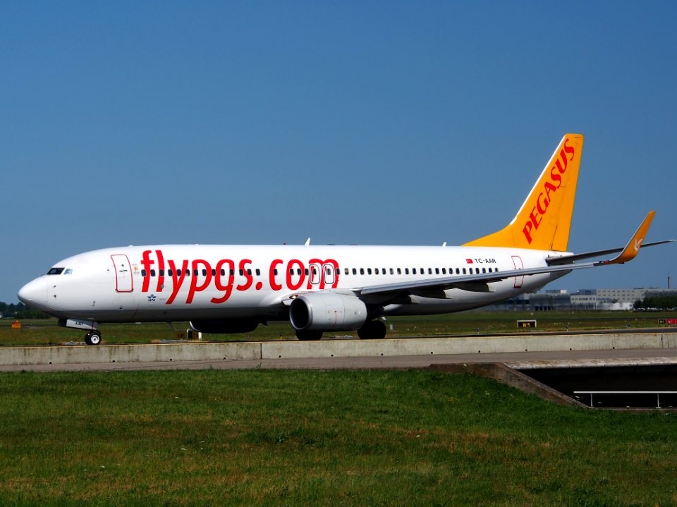 TC-AAR Pegasus Boeing 737-86N(WL) - cn 28624 taxiing 21July 2013 pic-003