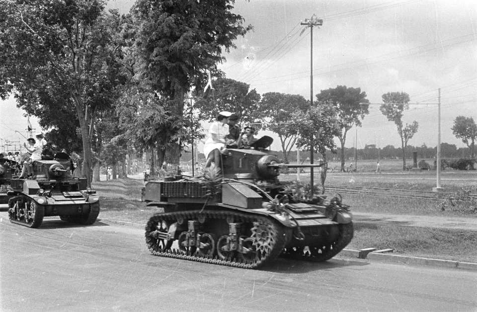 Tanks en trucks met de Nederlandse vlag, Bestanddeelnr 151-3-2