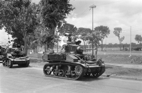 Tanks en trucks met de Nederlandse vlag, Bestanddeelnr 151-3-2