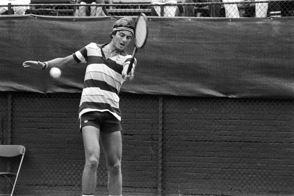Tennis, melkhuisje Eric Wilborts in aktie, Bestanddeelnr 932-2517