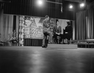Televisieuitzending Anders dan Anderen hoofdpersoon Majoor Bosshardt van het L, Bestanddeelnr 910-1645