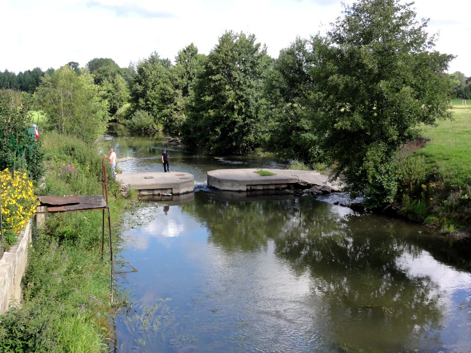 Taisnières-en-Thiérache (Nord, Fr) l'Helpe Majeure