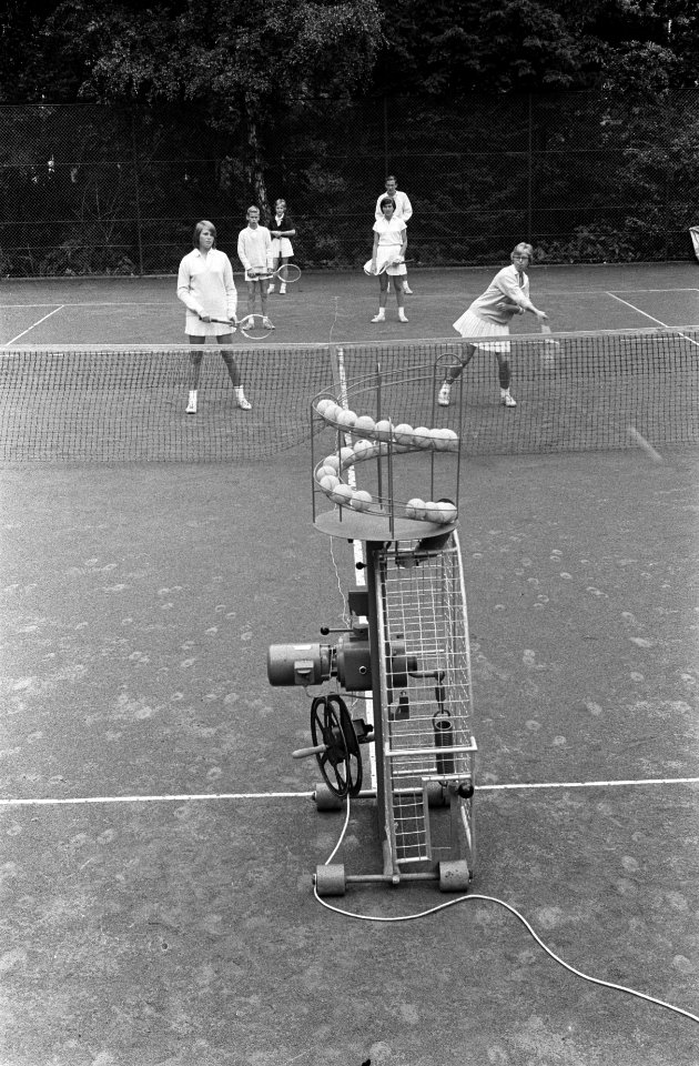 Tenniskanon in Nederland bij tennisclub Zandvoort, Bestanddeelnr 915-3790