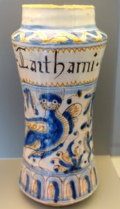Talavera albarello (drug jar), ceramic - Museo Nacional de Artes Decorativas - Madrid, Spain - DSC08074